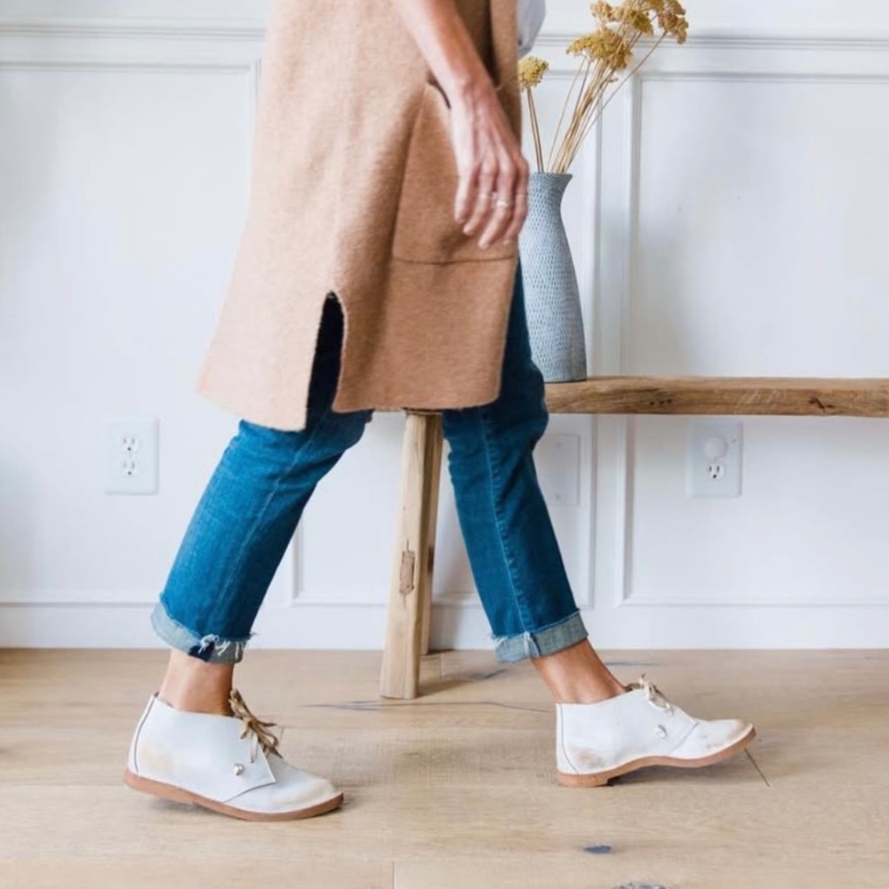 BEEK Shearling Warbler Chukka Boots White Sanded Leather NWOB. Size 8. Pristine.